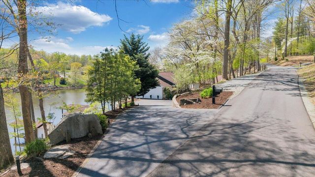 1055 REDBUD LN, Moneta, VA 24121
