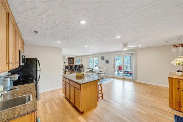 1055 REDBUD LN, Moneta, VA 24121