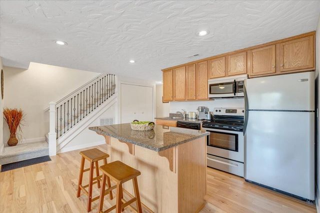 1055 REDBUD LN, Moneta, VA 24121
