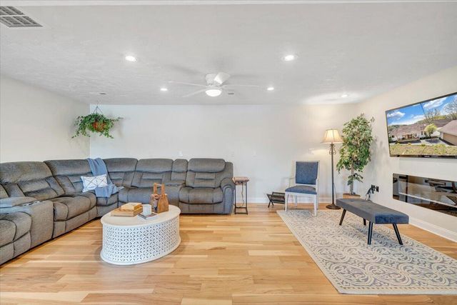 1055 REDBUD LN, Moneta, VA 24121