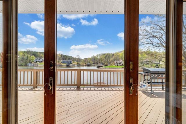 1055 REDBUD LN, Moneta, VA 24121
