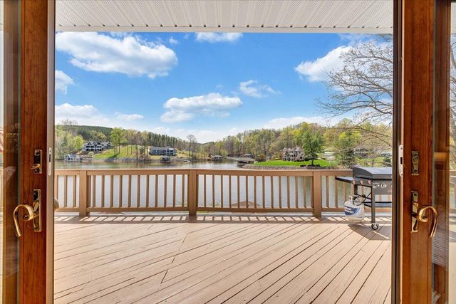 1055 REDBUD LN, Moneta, VA 24121