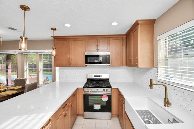 6827 La Puente Drive, Houston, TX 77083