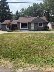 21613 Wallace Drive, Southfield, MI 48075