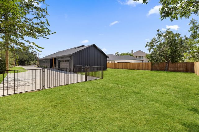 705 Sloan ST, Taylor, TX 76574