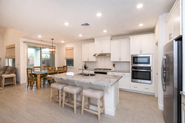 9024 Orlov Way, Roseville, CA 95747