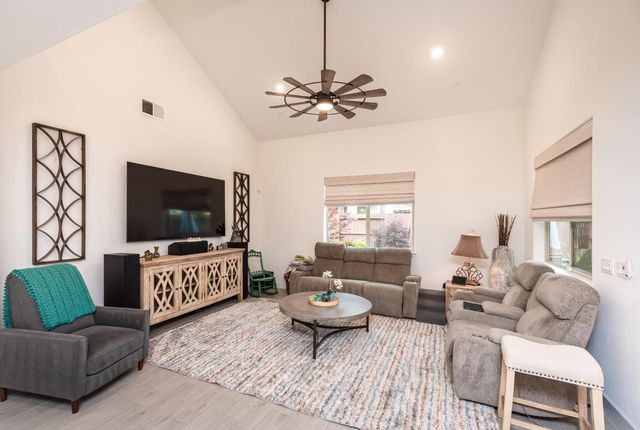 9024 Orlov Way, Roseville, CA 95747