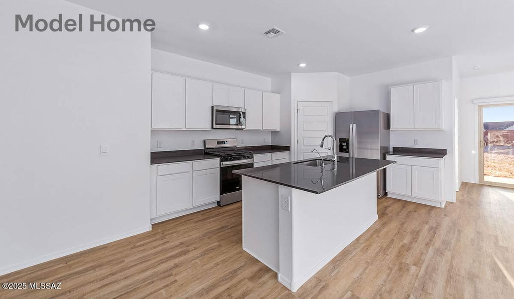 12247 E Rose Frances Drive, Vail, AZ 85641