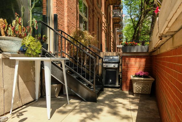 550 N Kingsbury Street 111, Chicago, IL 60654