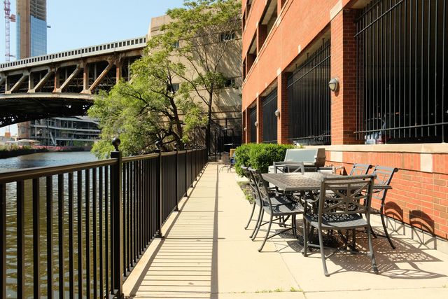 550 N Kingsbury Street 111, Chicago, IL 60654
