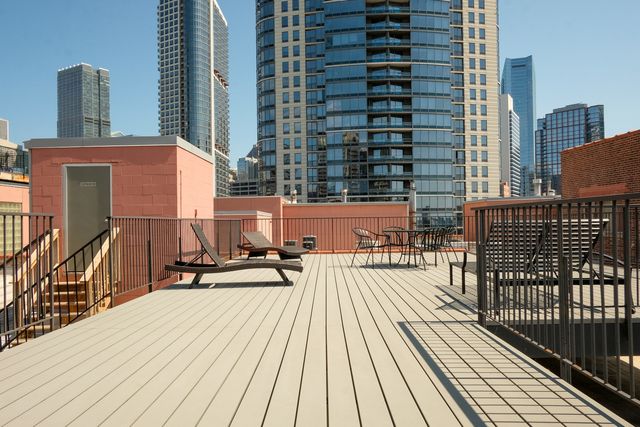 550 N Kingsbury Street 111, Chicago, IL 60654