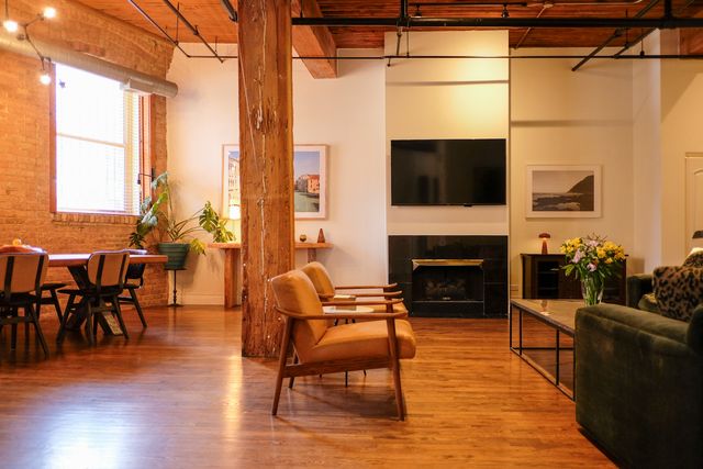 550 N Kingsbury Street 111, Chicago, IL 60654