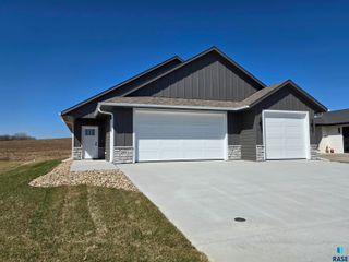205 N WILDCAT Dr Drive, Sioux Falls, SD 57110