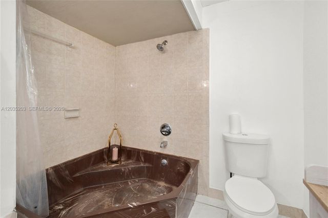 15460 SW 82nd Ln 403, Miami, FL 33193