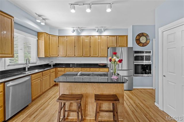 2320 Wellington Estates Drive, Chesterfield, MO 63017