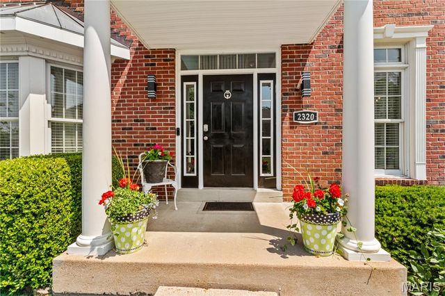 2320 Wellington Estates Drive, Chesterfield, MO 63017