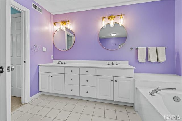 2320 Wellington Estates Drive, Chesterfield, MO 63017