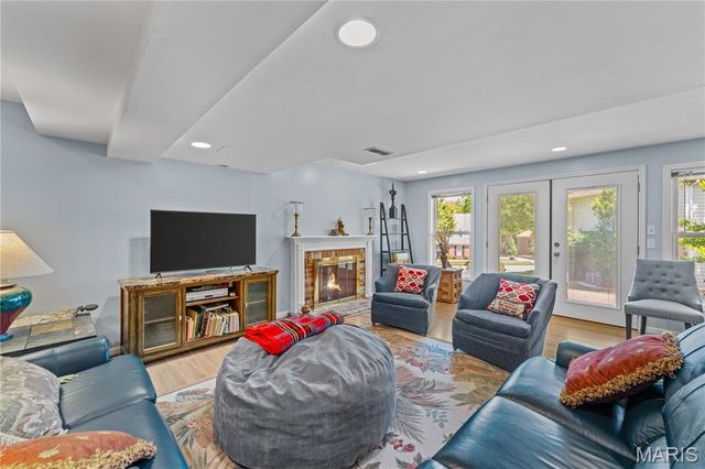 2320 Wellington Estates Drive, Chesterfield, MO 63017