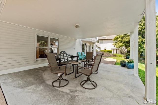 2320 Wellington Estates Drive, Chesterfield, MO 63017