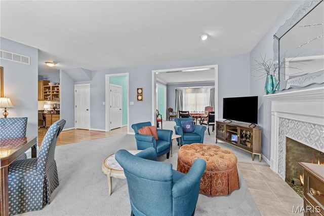 2320 Wellington Estates Drive, Chesterfield, MO 63017