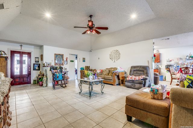 1551 W Villaret, San Antonio, TX 78224