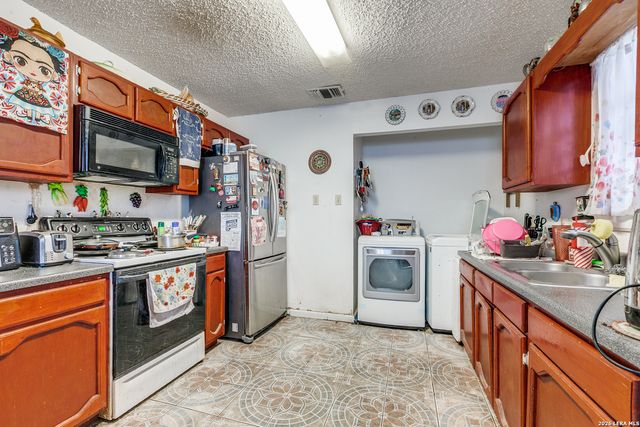 1551 W Villaret, San Antonio, TX 78224