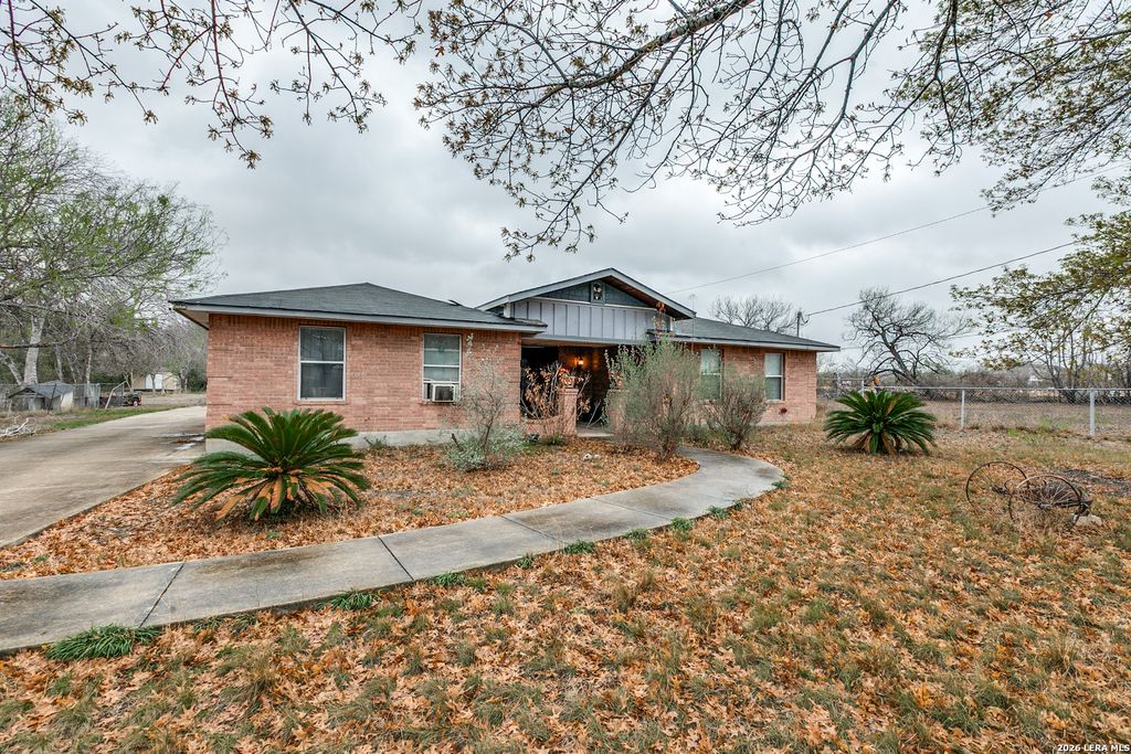 1551 W Villaret, San Antonio, TX 78224