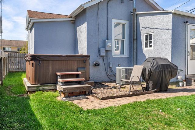 2303 13th STREET S, La Crosse, WI 54601