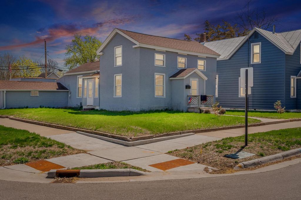 2303 13th STREET S, La Crosse, WI 54601