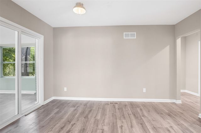 6044 Davison Road, Burton, MI 48509