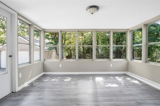 6044 Davison Road, Burton, MI 48509