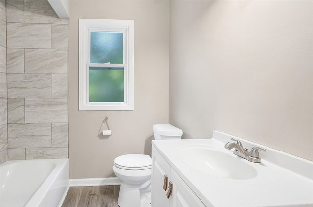 6044 Davison Road, Burton, MI 48509