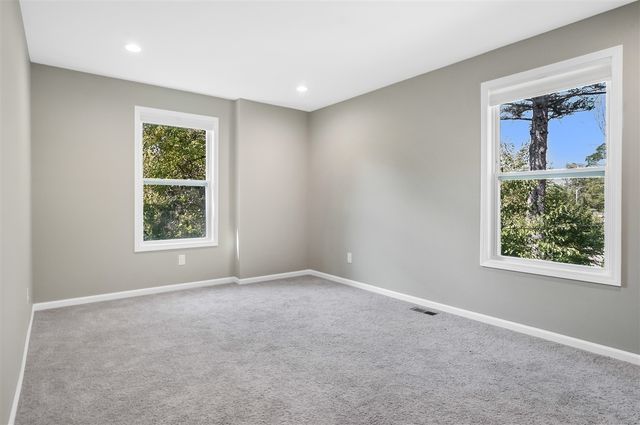 6044 Davison Road, Burton, MI 48509