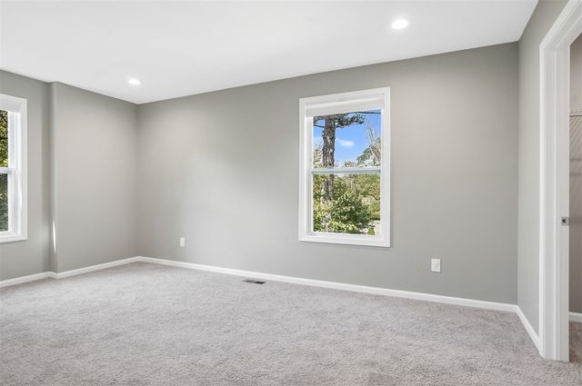 6044 Davison Road, Burton, MI 48509