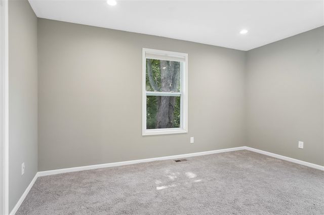 6044 Davison Road, Burton, MI 48509