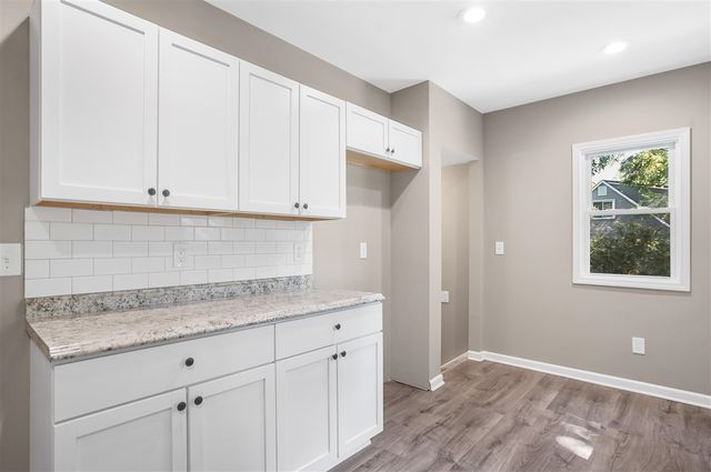 6044 Davison Road, Burton, MI 48509