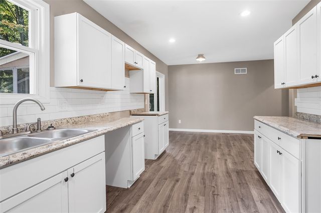 6044 Davison Road, Burton, MI 48509