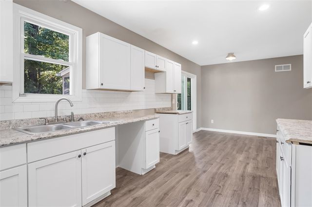 6044 Davison Road, Burton, MI 48509