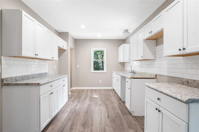 6044 Davison Road, Burton, MI 48509