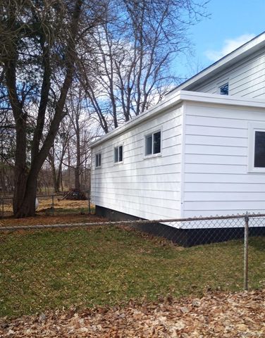 203 E Commercial Street, Norvell Township, MI 49263