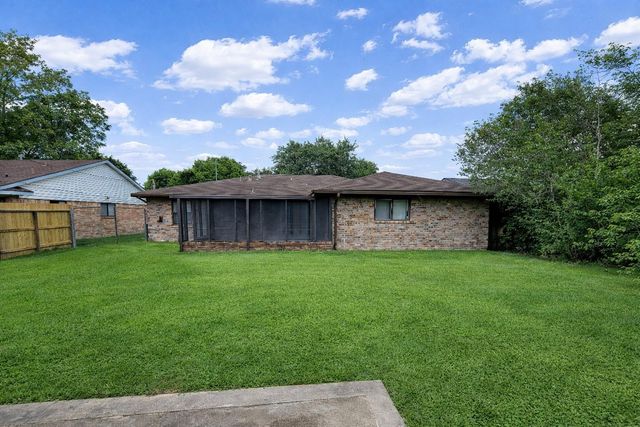 2806 Spa Drive, Deer Park, TX 77536