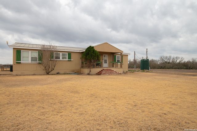 905 county road 341, Jourdanton, TX 78026