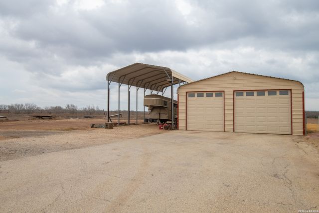 905 county road 341, Jourdanton, TX 78026