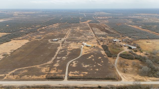 905 county road 341, Jourdanton, TX 78026