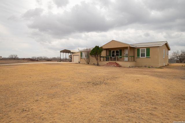 905 county road 341, Jourdanton, TX 78026