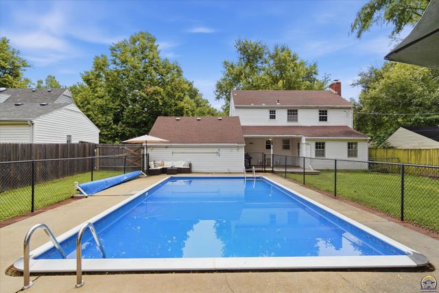 1921 SW Oakley AVE, Topeka, KS 66604