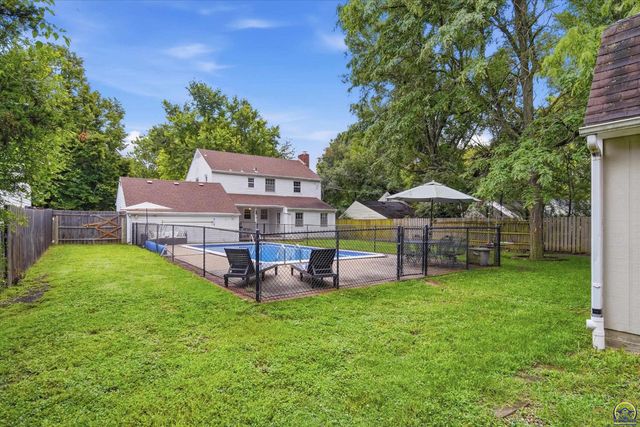 1921 SW Oakley AVE, Topeka, KS 66604