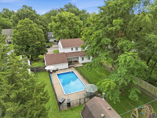 1921 SW Oakley AVE, Topeka, KS 66604