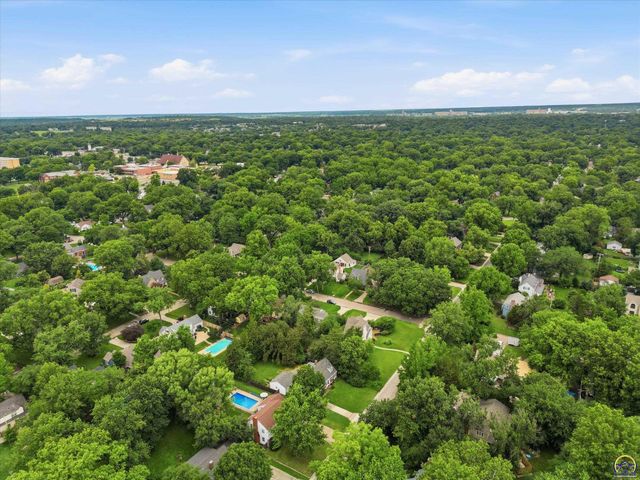 1921 SW Oakley AVE, Topeka, KS 66604