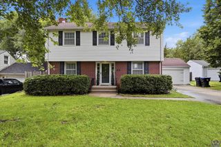 1921 SW Oakley AVE, Topeka, KS 66604